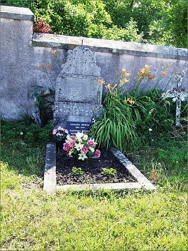Tombe (n°4), type 1, ensemble face.