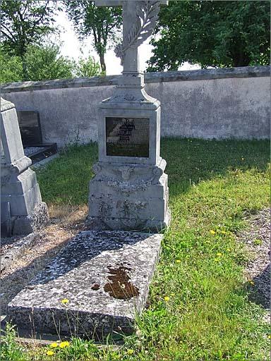 Tombe (n°7), type1, ensemble trois quarts droit.