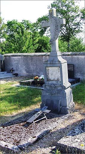 Tombe (n°8), type1, ensemble trois quarts droit.