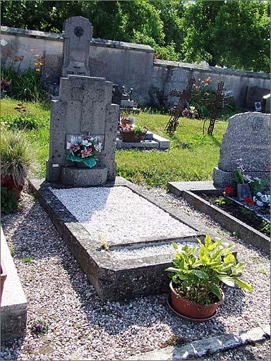 Tombe (n°9), type 4, ensemble trois quarts gauche.