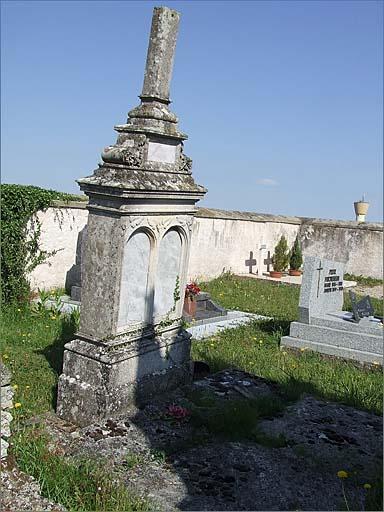 Tombe (n°16), type 1, ensemble trois quarts gauche.