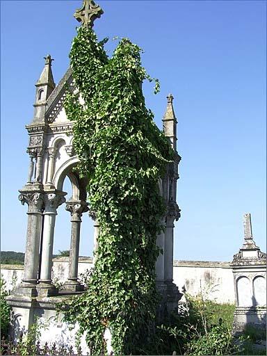 Tombe (n°18), type 2, ensemble trois quarts droit.