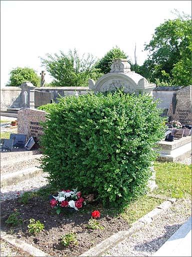 Tombe (n°19), type 1, ensemble trois quarts droit.