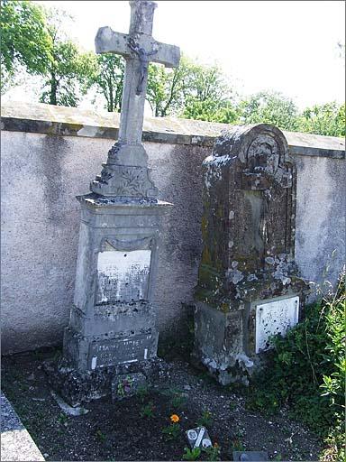 Tombe (n°23 et 24), type 1, ensemble trois quarts gauche.