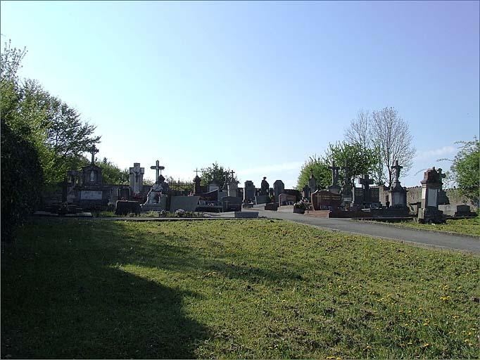 Vue du cimetière depuis le bas.