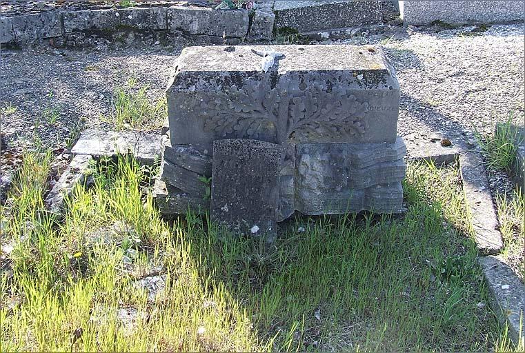 Tombe (n°2), type 1, ensemble face.