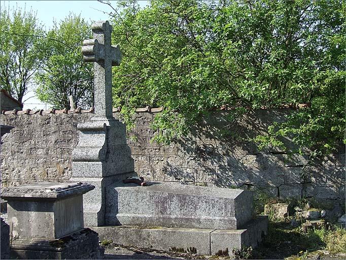 Tombe (n°4), type 2, ensemble trois quarts gauche.