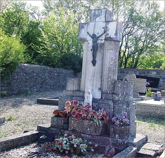 Tombe (n°7), type 4, ensemble trois quarts droit.