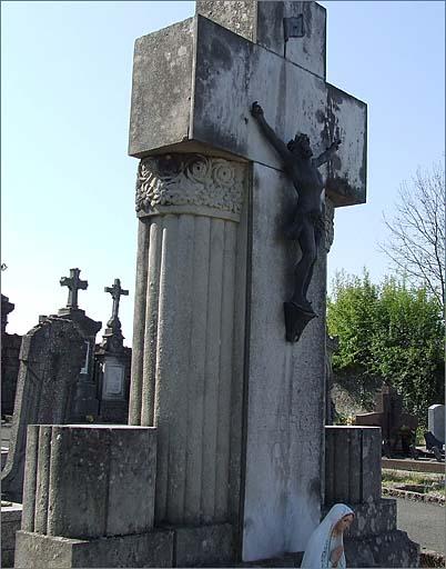 Tombe (n°7), type 4, ensemble trois quarts gauche.