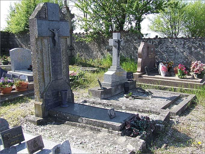 Tombe (n°12), type 4, ensemble trois quarts gauche.