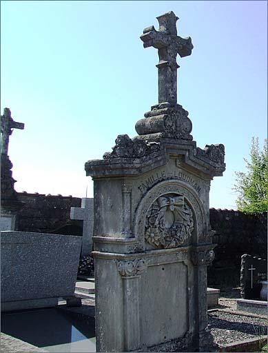 Tombe (n°13), type 2, ensemble trois quarts gauche.