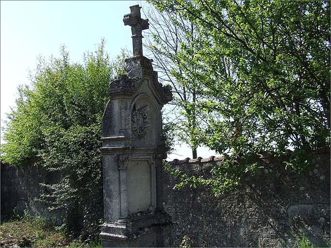 Tombe (n°14), type 2, ensemble trois quarts gauche.