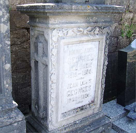Tombe (n°17), type 1, ensemble trois quarts gauche.