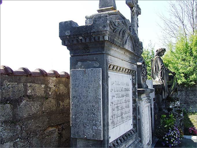 Tombe (n°18), type 1, ensemble trois quarts gauche.