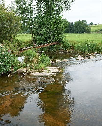 Prise d'eau d'alimentation de la roue sur la Vologne.