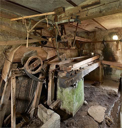 Chaîne de production de la fécule : laveuse, râpe, séparateur, table de décantation, cuves de lavage, calorifère, convoyeur