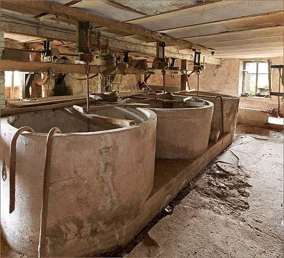 Bâtiment de la féculerie, rez-de-chaussée, cuves de lavage de la fécule, vue d'ensemble de trois-quarts gauche.