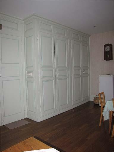 Placard n ° 1, ensemble trois quarts gauche.