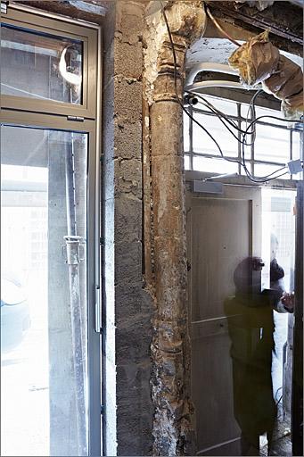 Rez-de-chaussée, ancien réfectoire ; colonnette CO024, vue d'ensemble.