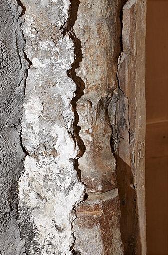 Rez-de-chaussée, ancien réfectoire ; colonnette CO024, détail base.