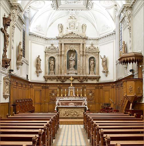 Vue rapprochée vers le choeur.