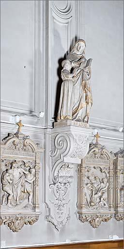 Ensemble de 6 statues : l'Education de la Vierge, trois quarts gauche.