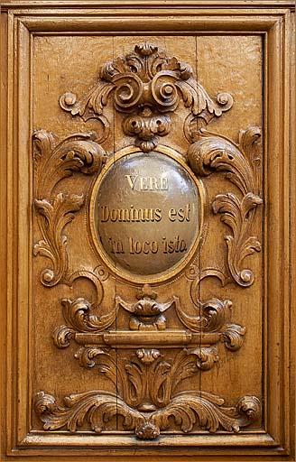 Détail du décor et du cartouche gauche.