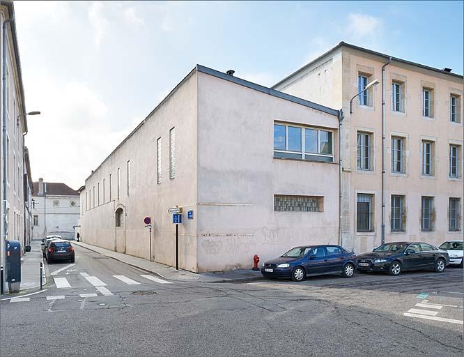 Corps F sur la rue des Orphelines.