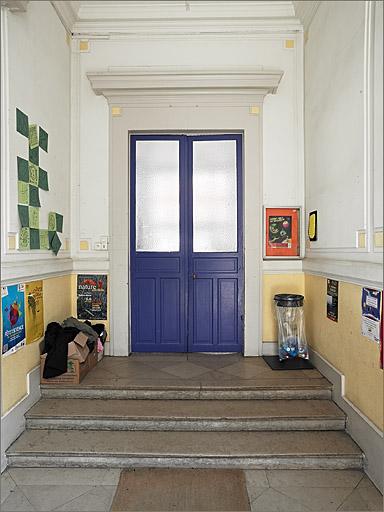 Vestibule d'entrée, vue vers le grand vestibule.