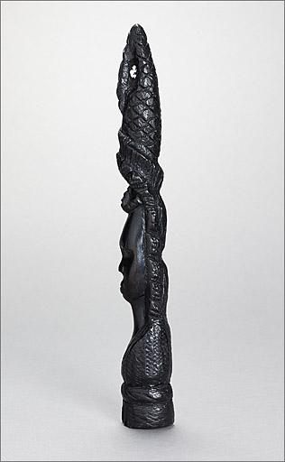 Statuette n° 4, profil droit.