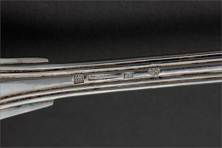 Fourchette n° 6, détails des poinçons.