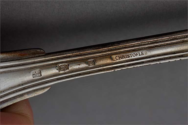 Fourchette n° 7, détail des poinçons.