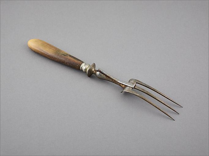 Fourchette à découper, revers.