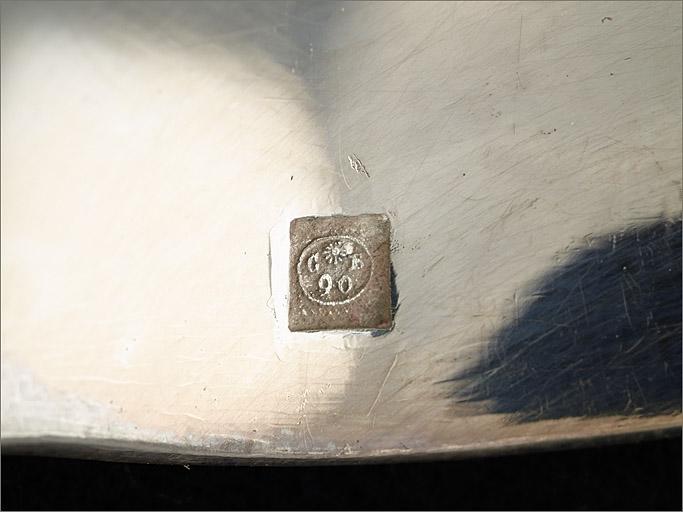 Ménagère n° 1, couvert n° 1, revers, détail du poinçon de maître.