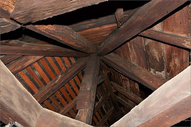 Corps de bâtiment C, détail assemblage en tête de poinçon.