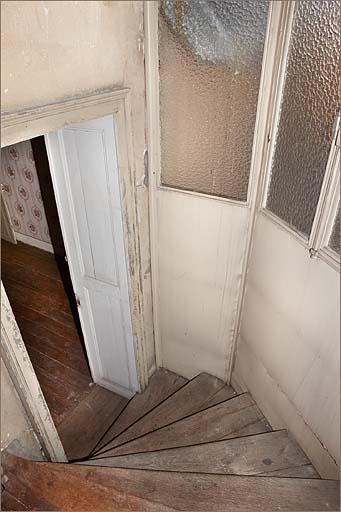 Passage de liaison entre les corps de bâtiment B et C, porte d'accès au corps C.