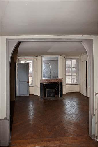 Pièce 2.3, vue d'ensemble vers façade.