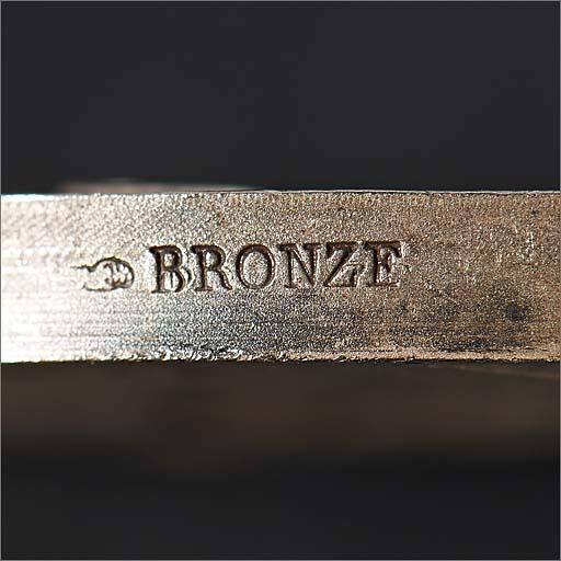 Détail du poinçon.