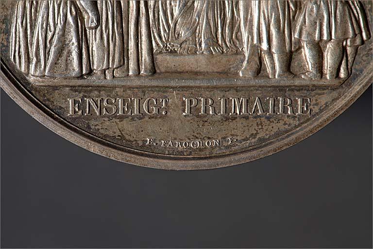 Médaille n° 2 : avers, détail.