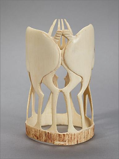 Statuette n° 8, ensemble dos.