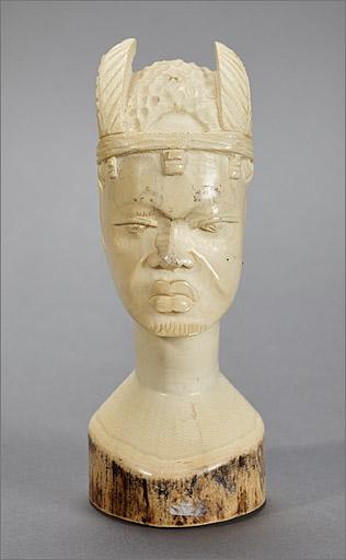 Statuette n° 6, ensemble face.