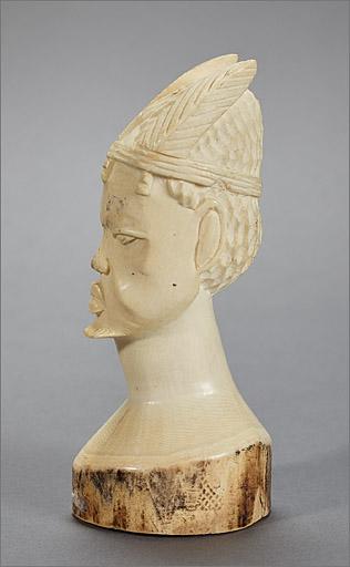 Statuette n° 6, profil droit.