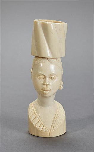 Statuette n° 7, ensemble face.