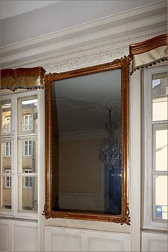 Miroir mural.