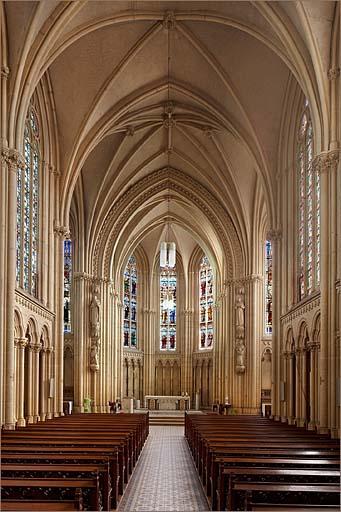 Vue intérieure vers le choeur.
