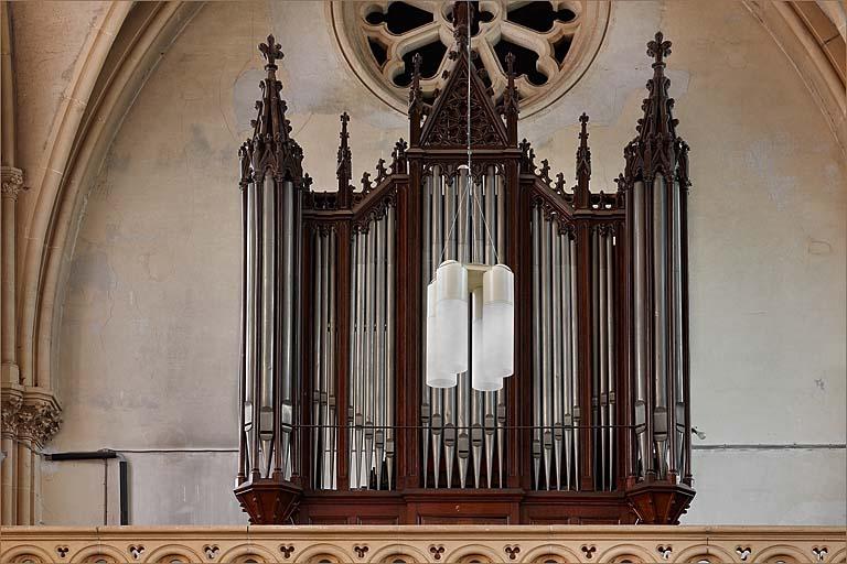 Orgue et buffet d'orgue de style néo-gothique