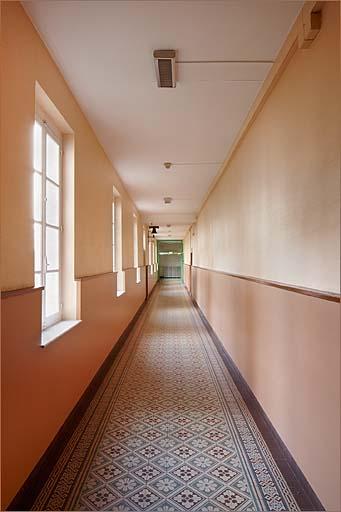 Bâtiment A : couloir du rez-de-chaussée (entre cour Saint-Joseph et jardin), vers le nord.