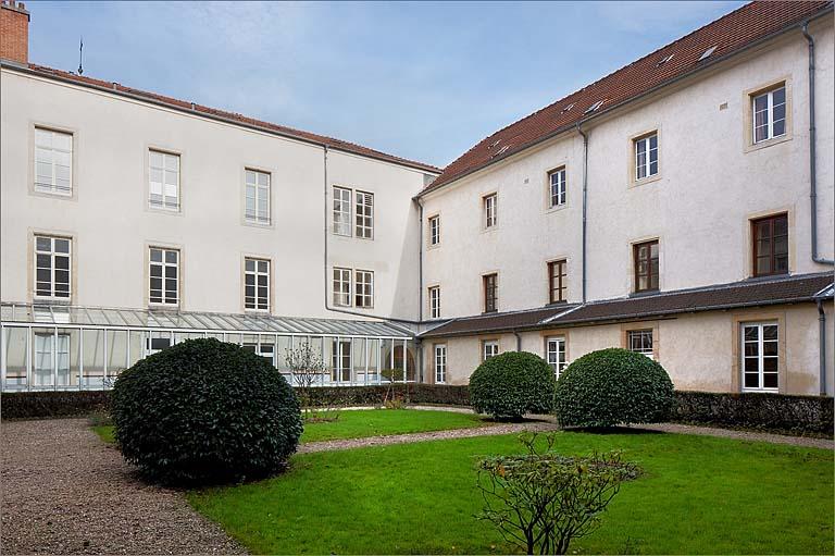 Bâtiment A et cour dite Saint-Joseph : vue vers le nord-est.