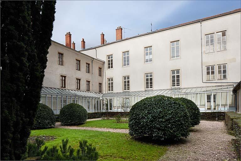 Bâtiment A et cour dite Saint-Joseph : vue vers le nord-ouest.