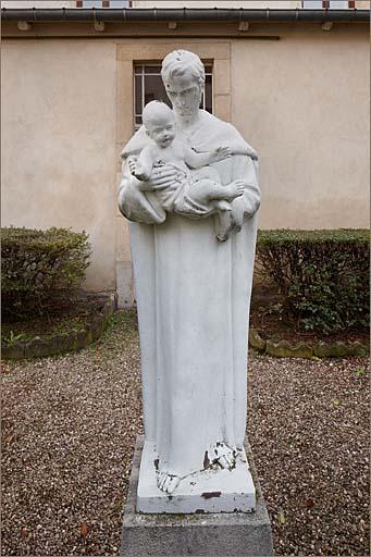 Groupe sculpté n ° 4, ensemble face.